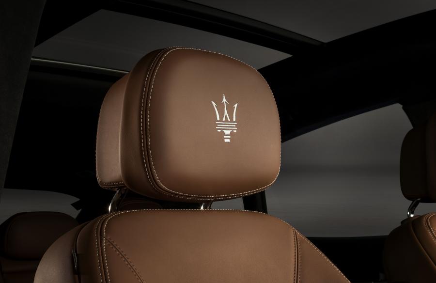 Детали интерьера Maserati Levante S Q4 GranLusso 2018 года  (фото 52 из 66)